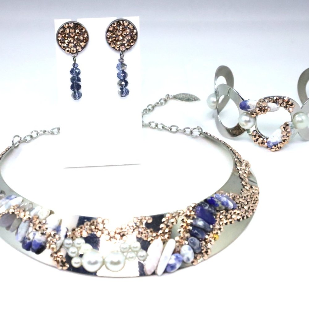 Light Blue Flowers - Choker with Sodalite stones. Pearls, pink gold rhinestones.